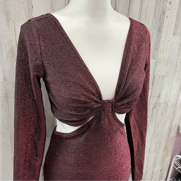 New! Lulu’s SPARKS OF LOVE CUTOUT LONG SLEEVE MIDI DRESS Burgundy Medium - Picture 3 of 8